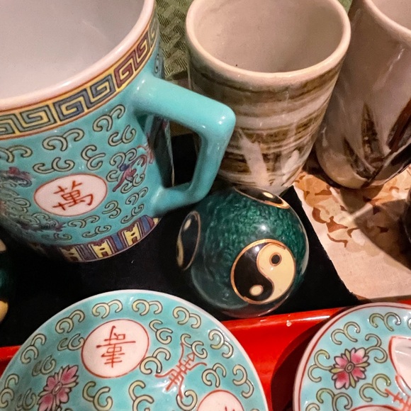 From Japan made in China tea set a two tall saki cups, four matching tea cups - Picture 11 of 16